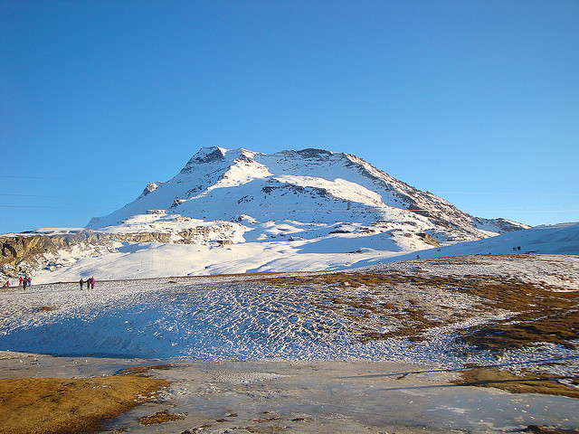 https://d3r8gwkgo0io6y.cloudfront.net/upload/Rohtang snow point11.jpg